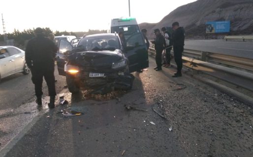Dos vehículos protagonizaron un accidente con lesionados cerca del Predio Ferial