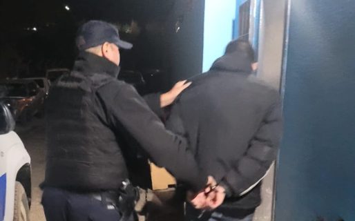 Detuvieron a un hombre con pedido de captura vigente en una plaza del San Cayetano