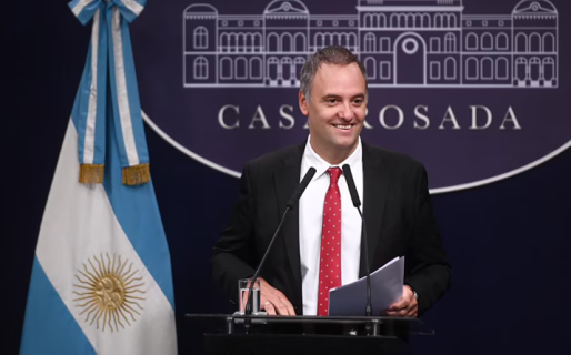 En su nueva declaración jurada, Adorni incorporó 513 mil dólares que no aparecían en los registros anteriores