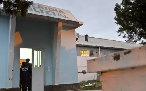Tensión en la Alcaidía: un detenido prendió fuego un colchón y terminó herido
