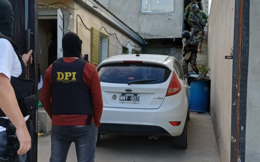 Tras un raid delictivo, allanaron tres viviendas y recuperaron un cuantioso botín