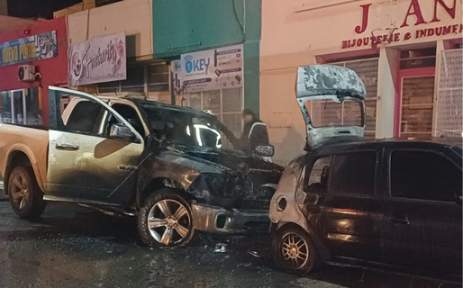 Investigan un incendio intencional con nafta que dañó dos vehículos en el centro