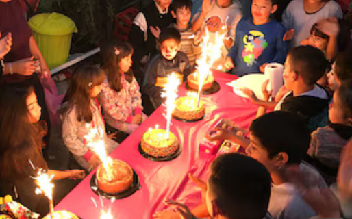 Fundación Sí junta donaciones para celebrar los cumpleaños de mayo