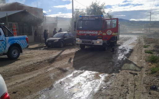 Un cortocircuito hizo arder un colchón y provocó un incendio en Fracción 14