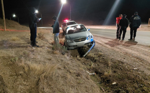 Un joven borracho perdió el control de su vehículo y despistó en la zona del Mirador del Cerro Chenque