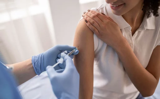 El Hospital Alvear continúa la campaña de vacunación antigripal para grupos de riesgo