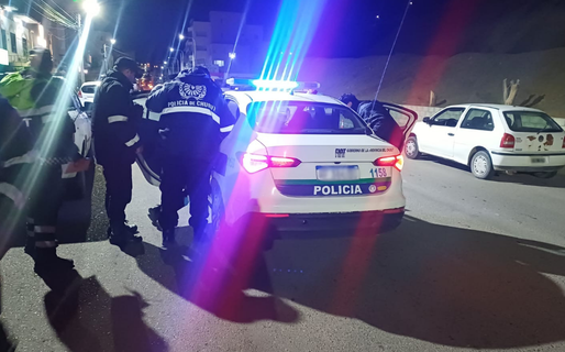Le secuestraron el auto por alcoholemia positiva, insultó a policías y terminó demorado