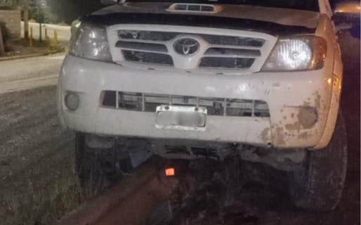 Manejaba borracho, despistó y terminó sobre el guardarraíl