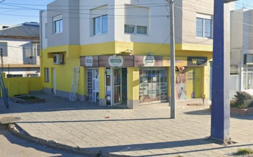 Golpe comando en la Av. EE.UU.: Tres delincuentes se alzaron con 33 millones de pesos
