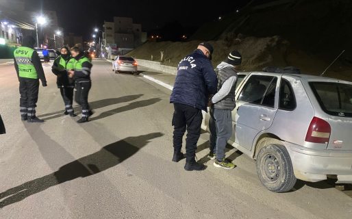 Intentó pegarle a un agente de Tránsito y terminó detenido