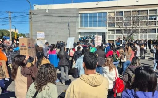 Docentes Autoconvocados acusan a los sindicatos de «cómplices» y exigen un piso salarial de 2 millones de pesos