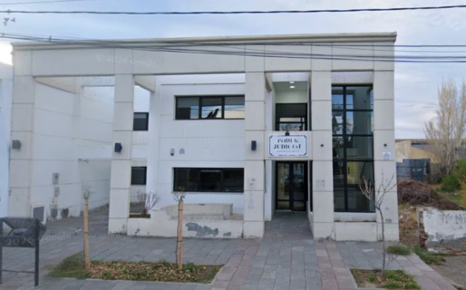 El coraje de un hijo frente al horror: Intentó frenar el ataque a su mamá y terminó herido