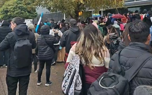 Docentes autoconvocados protestan en medio de la negociación paritaria