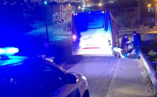Una pasajera se cayó al bajar de un colectivo de la línea 12 y terminó en el Hospital Regional