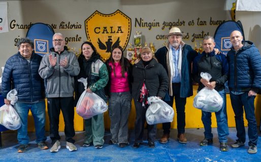 El Municipio entregó equipamiento deportivo y becas a clubes de la Asociación Costa Austral