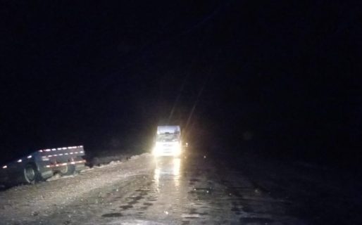 Un camión chileno despistó en la Ruta 26 tras esquivar un bache