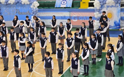 123 niños de la Escuela N° 1 prometieron la bandera nacional y provincial
