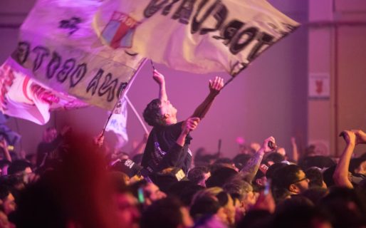 Lágrimas, celebración y canciones inmortales en el show de Los Fundamentalistas en Comodoro