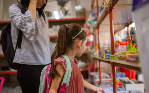 Cuánto se necesitó en mayo para criar un hijo en la Argentina, según el INDEC