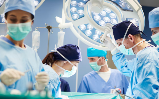 Por primera vez, dos hermanas gemelas fueron trasplantadas en simultáneo en el Garrahan