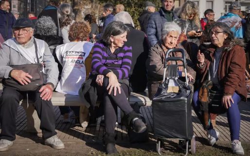 Cuánto aumentarán las jubilaciones, la AUH y otras asignaciones en julio tras el dato de inflación del Indec