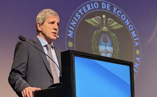 Caputo anticipó que la inflación de mayo será más baja que la de abril y destacó las compras del BCRA