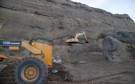 Comenzó la estabilización del cerro Hermitte con máquinas de la Municipalidad