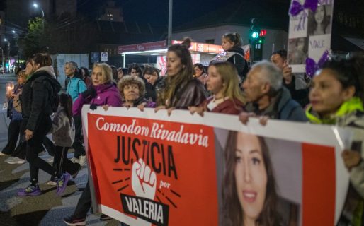 Marcha de Ni Una Menos culminó en el lugar del femicidio de Valeria: la familia exige peritar una llave clave