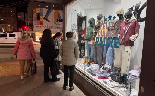 <strong>Fuerte movimiento en el centro por el Día del Padre: familias buscan regalos y aprovechan las cuotas</strong>