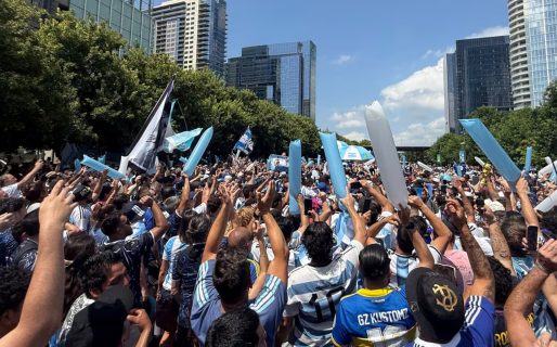 Los hinchas argentinos hacen un banderazo en Dallas antes del partido de la Selección con Austria