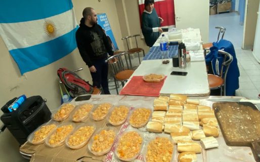 <strong>Patria Grande realizó una jornada solidaria con reparto de viandas en el Día de la Bandera</strong>