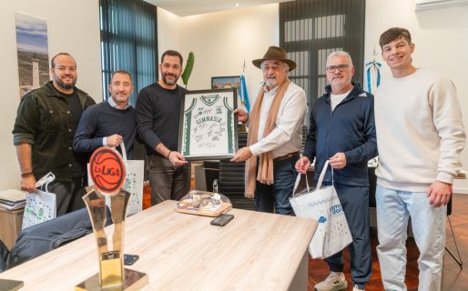 El intendente recibió a referentes de Gimnasia y Esgrima campeones de la Liga Nacional