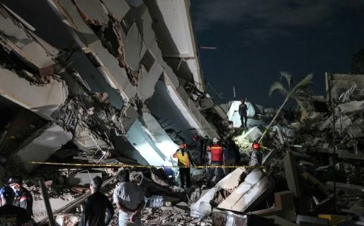 Después de una nueva réplica del terremoto, abandonaron la búsqueda de una mujer atrapada que se había contactado por WhatsApp