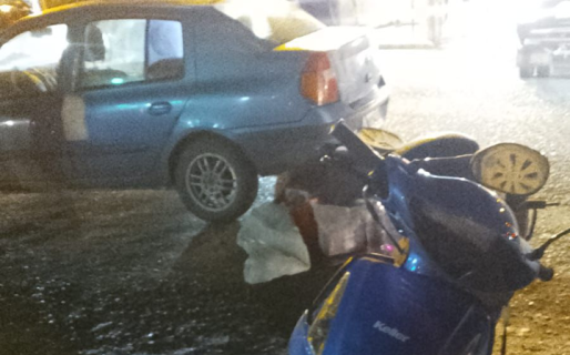 Una mujer en moto resultó atropellada por un auto en Km5