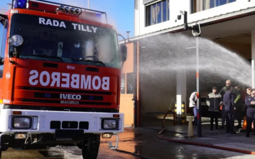 Con el tradicional bautismo, Bomberos de Rada Tilly presentaron su nueva unidad