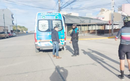Accidente en el Centro: Una octogenaria fue embestida por un ciclista en pleno mediodía