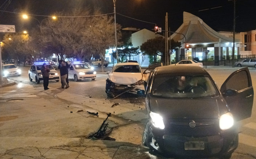 Choque en el barrio San Isidro Labrador: Una mujer resultó herida y dos menores fueron trasladados al Hospital