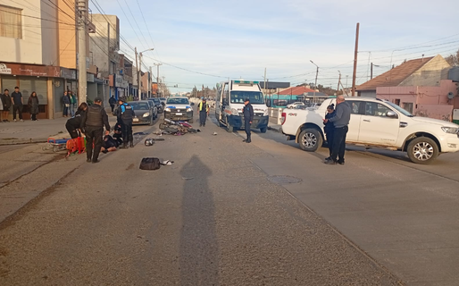 Murió el motociclista que chocó contra una camioneta en la Avenida Roca