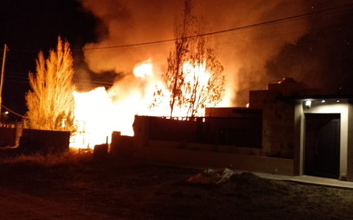 Un incendio consumió por completo una vivienda en Bella Vista Sur