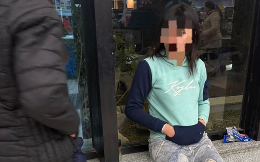 Dos adolescentes intentaron robar un perfume en un supermercado y terminaron demoradas 
