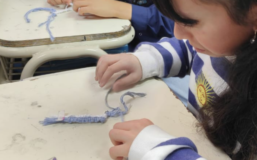 Una escarapela por alimento: la campaña solidaria de la Escuela 760 para los animales callejeros
