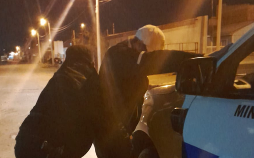 Lo encontraron sobre el techo de una fábrica y terminó detenido: sospechan que buscaba la recaudación semanal