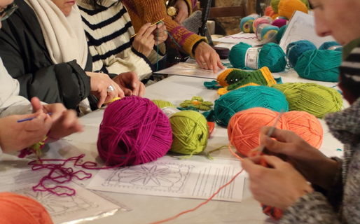 Fundación Sí: lanzan la campaña «TejeSí» para armar mantas solidarias