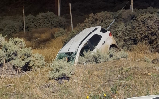 Una camioneta despistó en la rotonda del camino Intendente Morejón