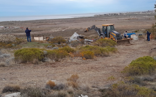Tensión en el Faro: desalojaron a familias que afirman haber pagado por sus terrenos