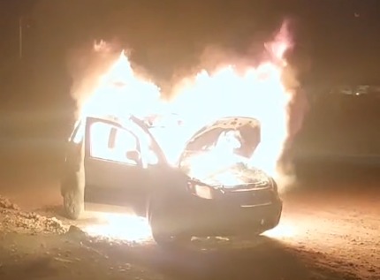 Pérdidas materiales totales tras el impactante incendio de un rodado en Constituyentes e Yrigoyen