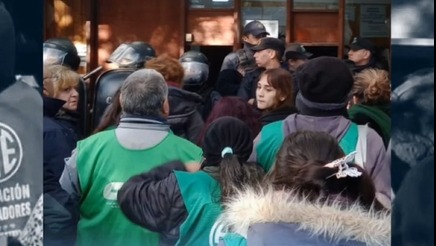 Punta calificó de “violento e ilegal” el reclamo de militantes de ATE en Supervisión de Escuelas de Comodoro