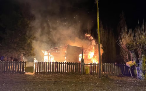 Alto Río Senguer: Destruyeron con fuego la vivienda del abuelo del intendente y apuntaron a un ex empleado