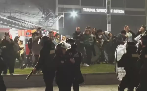 Incidentes en el Obelisco en el banderazo por el Indio Solari: la Policía desplazó a los manifestantes