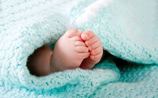 Lanzaron una campaña solidaria para tejer frazadas para bebés en Comodoro